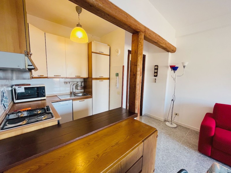 rent-gallery.alt_base