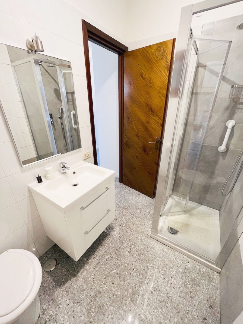 rent-gallery.alt_base